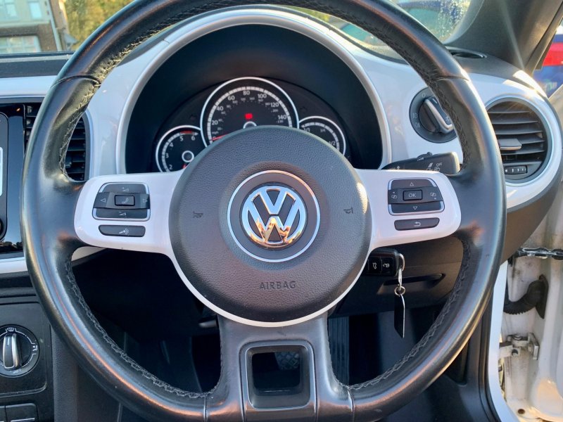 VOLKSWAGEN BEETLE