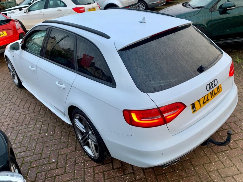 AUDI A4 AVANT