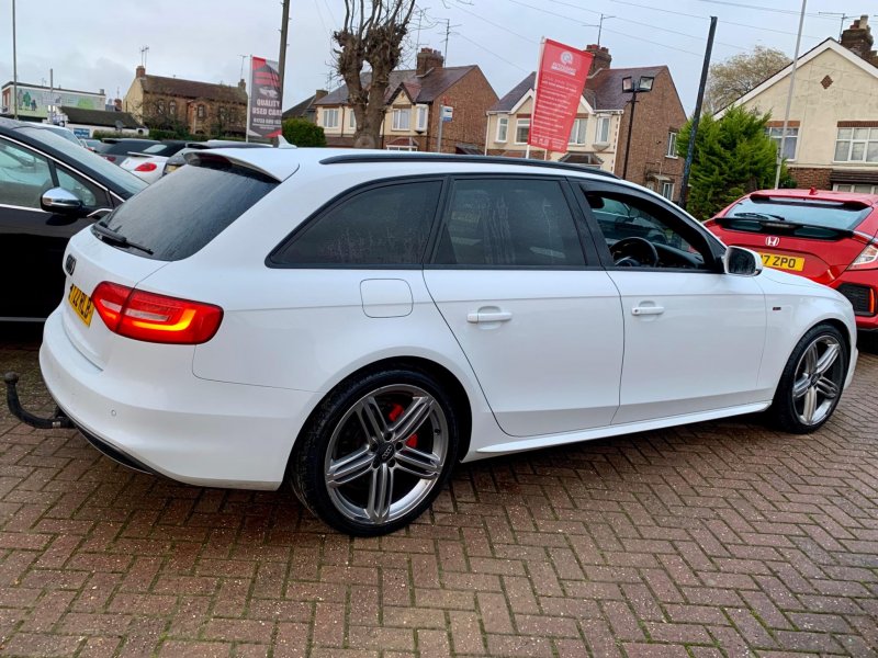 AUDI A4 AVANT