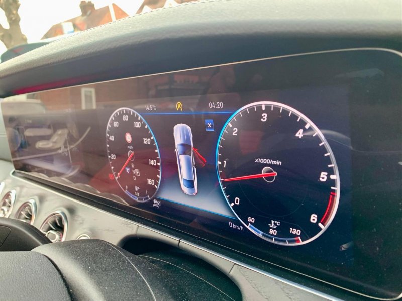 MERCEDES-BENZ E CLASS